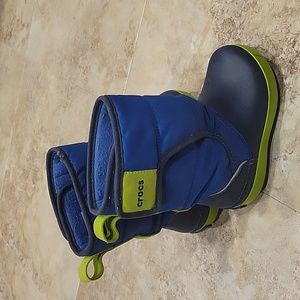 Crocs toddler size 8 snowboots